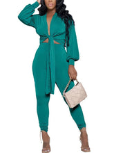 Zweiteiliges Crop-Top mit schmaler Hose und Bindeband vorne